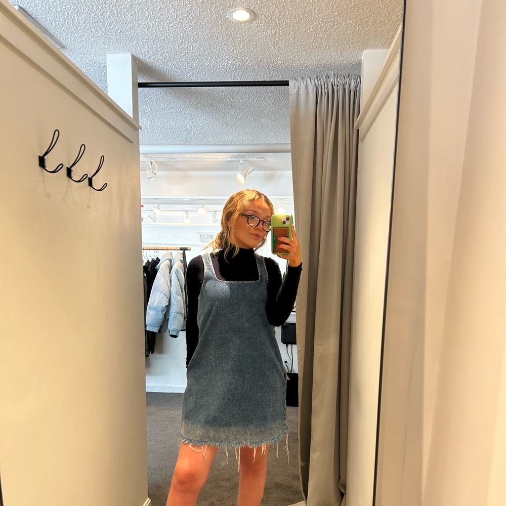 Closed dress